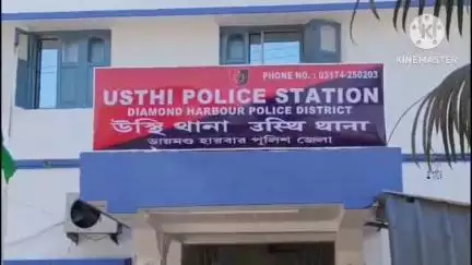 মগরাহাট ১: এলাকার এক নাবালিকাকে যৌন হেনস্থা করার অভিযোগে রসা এলাকা থেকে এক যুবককে গ্রেপ্তার করে উস্তি থানার পুলিশ