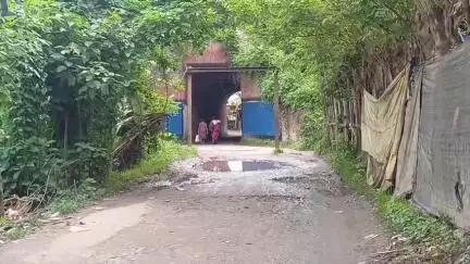 কৃষ্ণনগর ১: জোড়াকুঠি রেল সাঁকোর নিচের রাস্তার বেহাল দশা, সমস্যায় এলাকাবাসীরা, বারবার জানিও সুরা হয়নি #jansamasya
