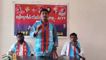 వలిగొండ: యువతను మోసం చేస్తున్న కేంద్ర రాష్ట్ర ప్రభుత్వాలపై ఉద్యమిద్దాం: వలిగొండలో ఏఐవైఎఫ్ రాష్ట్ర కార్యదర్శి కల్లూరి ధర్మేంద్ర