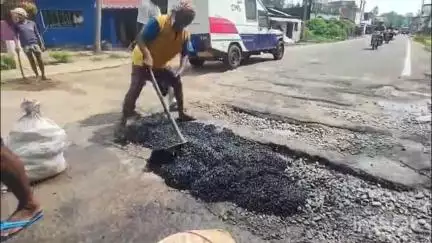 ନୟାଗଡ ସଦର: ପବ୍ଲିକ ଆପରେ ଖବର ପ୍ରସାରଣ ପରେ ଓଡ଼ଗାଁ ବ୍ଲକ ଅଧୀନ 21ନମ୍ବର ରାଜ୍ୟ ରାଜପଥ ଗୋତିସାହି ଠାରେ ରାସ୍ତା ର ମରା ମତି ହେଲା ସମାଧାନ