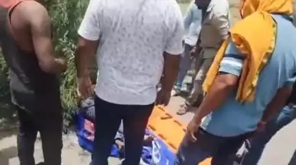 जालौन: जालौन बुन्देलखण्ड एक्सप्रेस वे पर डीसीएम को अज्ञात वाहन ने मारी टक्कर, चालक और परिचालक दोनों घायल