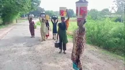 घाघरा: घाघरा.तिलसिरी गांव में पेयजल समस्या  को लेकर ग्रामीण परेशान,लगभग 1 किलोमीटर दूर से पानी लाने को लोग विवश #jansamasya