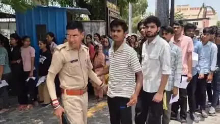 अजमेर: जिले में विभिन्न जगहों पर BSTC परीक्षा का हुआ आयोजन, परीक्षा केंद्र पहुंचे परीक्षार्थी