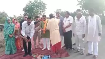 ठीकरी: पुराना एबी रोड पर नाग मंदिर से नवरंग ढाबे तक लगाई जाएगी स्ट्रीट लाइट, BJP ज़िलाध्यक्ष ने किया भूमिपूजन