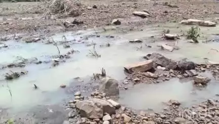 तुळजापूर: तालुक्यातील मोर्डा शिवारातील पाझर तलाव फुटला, शेती व उभे पिक गेले वाहून