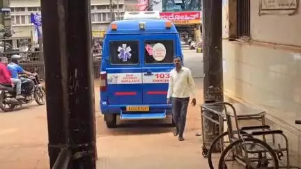 ಕಿತ್ತೂರು: ಇಟಗಿ ಕ್ರಾಸ್ ಬಳಿ ರಸ್ತೆ ಅಪಘಾತದಲ್ಲಿ ಭೀಮವ್ವ ಎಂಬ ಮಹಿಳೆಯ ಎರಡು ಕಾಲು ಕಟ್