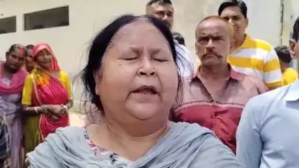 वार्ड नं 4 की खस्ताहाल सड़क की मरम्मत का कार्य नगर पालिका अध्यक्ष ने कराया, सभासद ने जारी किया बयान