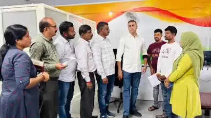 ವಿರಾಜಪೇಟೆ: ಮರ ಬಿದ್ದು ಮೃತ ಪಟ್ಟ ಮಹಿಳೆಯ ಕುಟುಂಬಸ್ಥರಿಗೆ ವಿರಾಜಪೇಟೆಯಲ್ಲಿ ಪರಿಹಾರ ನೀಡಿದ ಶಾಸಕ ಪೊನ್ನಣ್ಣ
