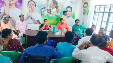 রায়না ১: রায়না এক ব্লকের সকল নেতৃত্বকে সঙ্গে নিয়ে বিশেষ আলোচনা বৈঠক সারলেন বিধায়িকা রায়নাতে