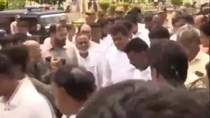 ಬಸವನ ಬಾಗೇವಾಡಿ: ನಗರದ ಜಿಲ್ಲಾಸ್ಪತ್ರೆ ಆವರಣದಲ್ಲಿ ನೂತನ ಇಂದಿರಾ ಕ್ಯಾಂಟೀನ್ ಅನ್ನು ರಿಬ್ಬನ್ ಕತ್ತರಿಸೋ ಮೂಲಕ ಉದ್ಘಾಟನೆ ಮಾಡಿದ ಸಚಿವ ಎಂ ಬಿ ಪಾಟೀಲ