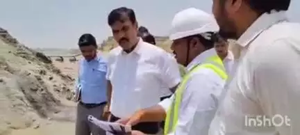 बलिया: जिलाधिकारी मंगला प्रसाद सिंह ने हैबतपुर एवं कटरिया में जल-जीवन मिशन के अंतर्गत निर्माणाधीन परियोजना का लिया जायजा