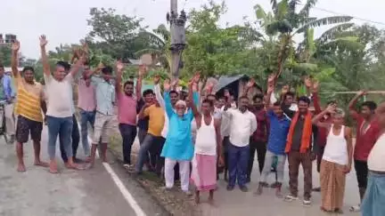 सरैया: बिसरपट्टी गांव के वार्ड नंबर 4 में 20 दिनों से  ट्रांसफार्मर जलने के बाद से बिजली बाधित #jansamasya