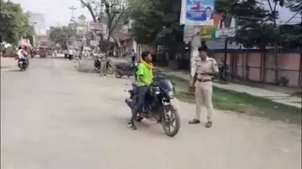 मधुबनी: शहर में ट्रैफिक डीएसपी के नेतृत्व में ट्रैफिक पुलिस ने 30 वाहनों का ₹65,000 का ई-चालान काटा