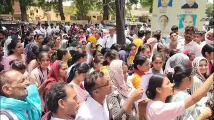 प्री डीएलएड परीक्षा शहर के दो केंद्रों पर दो पारियों में आयोजित हुई
