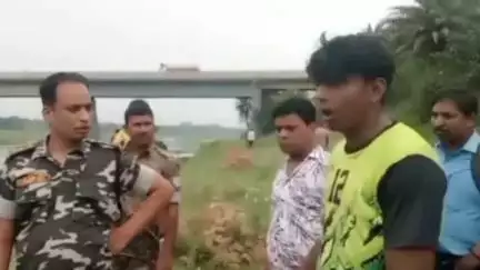 झरिया/जोरापोखर/सिंदरी: झरिया: दामोदर नदी में नहाते समय 5 युवक डूबे, 3 को बचाया, 2 की तलाश जारी, घटनास्थल पर पहुंची पुलिस