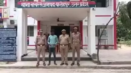 खागा: खखरेडू पुलिस ने बकरी चोरी की घटना का किया खुलासा, 3500 की नगदी बरामद, चकिया चौराहा का मामला
