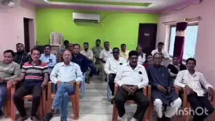 ନବରଙ୍ଗପୁର ପୋଲିସ ଷ୍ଟେସନ: ତୃପ୍ତି ହୋଟେଲ ରେ ଗଠିତ ହେଲା ଜିଲ୍ଲା ନୋଟାରୀ ସଂଘ। ଜିଲ୍ଲା ର ପ୍ରଥମ ନୋଟାରୀ ତଥା ଆଇନଜୀବୀ ଦିଲ୍ଲୀପ ବେହେରା ସଭାପତି ଓ ରାମ ପ୍ରସାଦ ପାତ୍ର