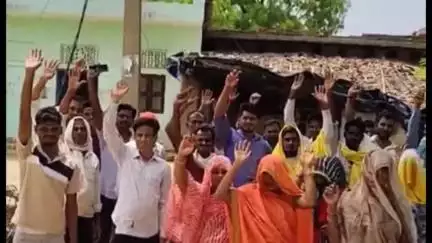 सिराथू: भरवारी में 12 दिन से बिजली कटौती की समस्या झेल रहे ग्रामीणों ने गर्मी से बदहाल होकर किया प्रदर्शन #jansamasya