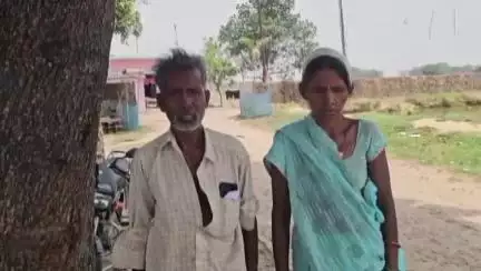 डुमरियागंज: तेनुहार उर्फ कठौतिया निवासी पीड़ित ने डुमरियागंज पुलिस पर जबरन दरवाजा खुलवाने का लगाया आरोप