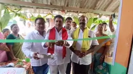 నగరంలో రేషన్ దుకాణాలను ప్రారంభించిన ఆర్టీసీ జోనల్ చైర్మన్ రెడ్డి అప్పలనాయుడు