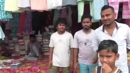 দলগাঁও ভাগ: দলগাঁৱত ফুটপাথৰ ব্যৱসায়ীক উচ্ছেদৰ পিছত গুৰুত্বপূৰ্ণ সিদ্ধান্ত,আগন্তক ঈদ উৎসৱৰ প্ৰতি লক্ষ্য ৰাখি ১৫ জুনলৈ ব্যৱসায়ৰ অনুমতি