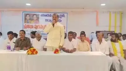 యాదవ విద్యార్థులకు ప్రతిభ పురస్కారాల పంపిణీ కార్యక్రమంలో ముఖ్యఅతిథిగా పాల్గొన్న గుండుమల తిప్పేస్వామి