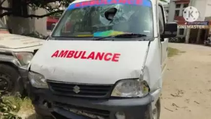 छपरा: दरोगा राय चौक के पास नशे में एंबुलेंस चालक गोलंबर से टकराया, हुआ गिरफ्तार
