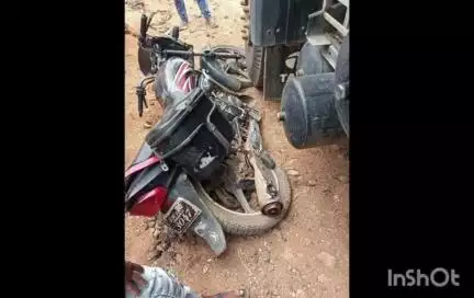 बिरनी: खाख़ीपीपर में हाइवा ने मोटरसाइकिल को मारी टक्कर, बच्ची बाल-बाल बची