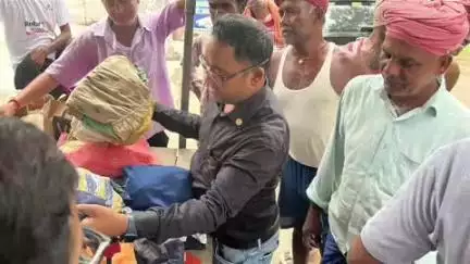 सिलाव: रोटरी क्लब ऑफ नालंदा द्वारा नालंदा खंडहर के पास वस्त्र और सत्संग विहार में पंखों का किया गया वितरण
