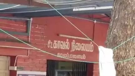 பாளையங்கோட்டை: மேலப்பாளையம் அருகே  கோவில் மற்றும் குடியிருப்புகள் பகுதியில் கல் வீசிய வாலிபர் கைது