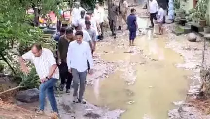 উত্তৰ লক্ষীমপুৰ: পহুমৰাত বানাক্ৰান্তৰ সমস্যাৰ বুজ ল'লে এপিচিচিৰ প্ৰাক্তন সভাপতি ভূপেন বৰাই