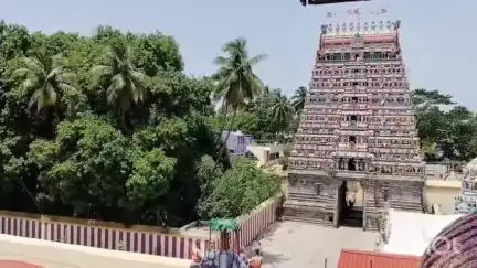 சீர்காழி: சட்டைநாதர் சுவாமி கோயிலில் அதிமுக  கொள்கை பரப்பு துணைச் செயலாளர் நடிகை கௌதமி சுவாமி தரிசனம்