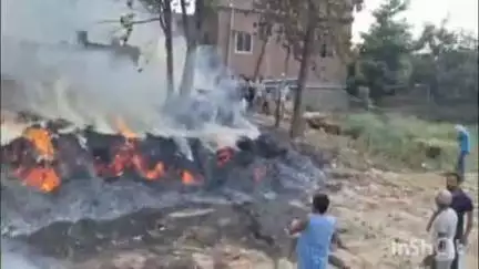 बंजरिया: जटवा 1220 में रविवार को शॉट सर्किट से लगी भयंकर आग, स्थानीय लोगों के सहयोग से काबू पाया गया, हादसा होते-होते टला