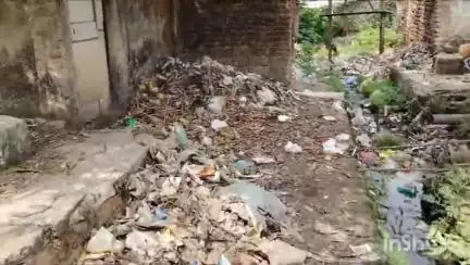 गंदगी के ढेर में दबता स्वच्छता अभियान, कोरिया कॉलरी में ठेकेदार की मनमानी चरम पर #jansamasya