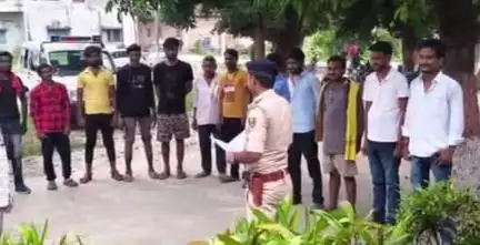 पूर्णिया पूर्व: पूर्णिया SP के आदेशानुसार जिले के सभी थानों पर थानाध्यक्ष द्वारा गुंडा परेड का आयोजन किया गया