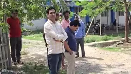 बैतूल नगर: पेंशन की टेंशन में शिक्षक ने पत्नी और बच्चों को पार्टी में भेजकर लगाई फांसी, हुई मौत