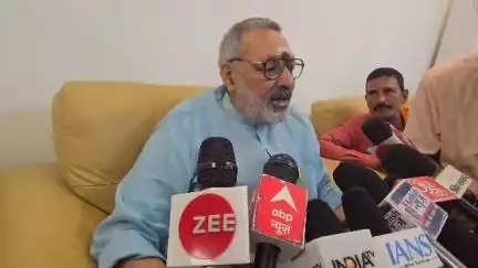 बेगूसराय: केंद्रीय मंत्री गिरिराज सिंह ने बेगूसराय में दिया विवादित बयान, कहा- महबूबा मुफ्ती का डीएनए खराब