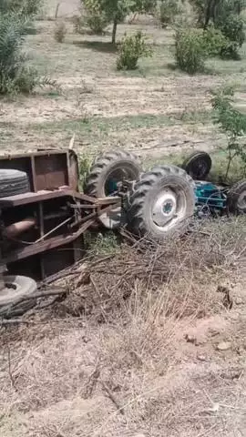 नदबई: गांव कोलूपुरा के पास ट्रैक्टर ट्रॉली अचानक अनियंत्रित होकर सड़क से नीचे खेत में पलटी, दंपति हुए घायल