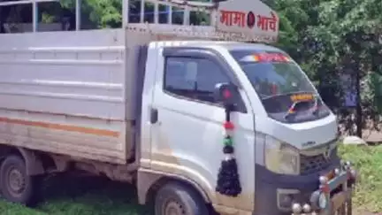 मंगळवेढा: ढवळस येथे पोलिसांनी अवैधरीत्या वाळू वाहतूक करणारे वाहन पकडले, 5 लाख 55 हजार 100 रुपयांचा मुद्देमाल जप्त