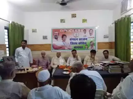 कांग्रेस पार्टी का विस्तार करते नवनियुक्त जिला अध्यक्ष लव कश्यप कांग्रेस