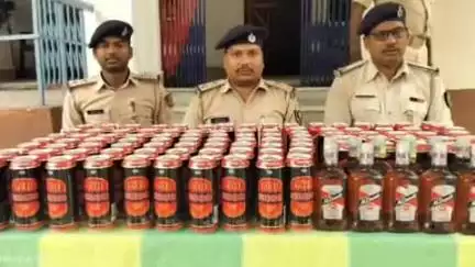 भरगामा: कुशमौल गांव में पुलिस की छापेमारी, भारी मात्रा में विदेशी शराब बरामद, कारोबारी फरार