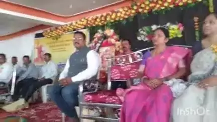 साकोली: सेंदूरवाफातील गजानन महाराज मंदिरात  नरेंद्रचार्य महाराज यांच्या स्वरूप संप्रदाय मंडळातर्फे गुणगौरव सोहळा वसभेचे आयोजन