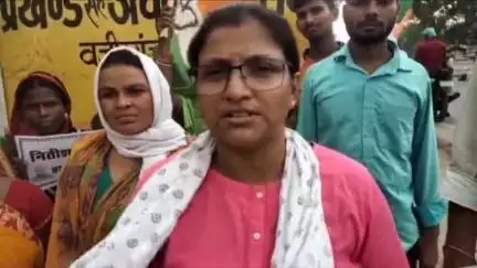 वज़ीरगंज: वज़ीरगंज में कांग्रेसियों का प्रदर्शन, दुष्कर्म के आरोपी को फांसी देने की मांग
