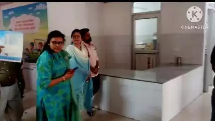 गौरीगंज: नोडल अधिकारी नेहा जैन ने जिला अस्पताल में NRC केंद्र, ब्लॉक जामों व शुकुलबाजार में विभिन्न परियोजनाओं का किया निरीक्षण