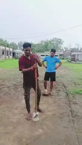 संग्रामपुर युवा का समस्या क्रिकेट खेलने में परेशानी बहुत झेलना पड़ता है 
ऐसा कोई फिल्ड नहीं की जहां पर जाकर वह खेल सके
छ