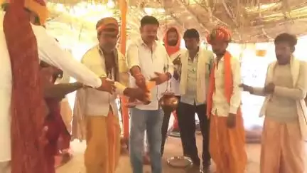 रायपुर: काला बरडा धाम पर प्राण प्रतिष्ठा व पंचकुंडीय महारुद्र यज्ञ का हुआ समापन, महाप्रसादी में पहुंचे कई गांवों के श्रद्धालु