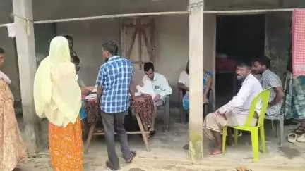 মাটিয়া: মৰনৈৰ তিনিকোণীয়া পাৰাৰ মজিৰা খাতুনক ২৪ মে'ত আৰক্ষীয়ে ঘৰৰ পৰা লৈ যোৱাৰ পাছত পৰিয়ালৰ মাজত হাহাকাৰ পৰিৱেশ