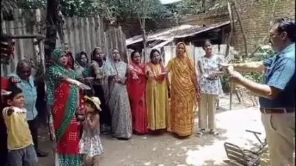 सोहागपुर: वार्ड नंबर-27 में नगर पालिका की टीम ने 'विश्व तंबाकू निषेध दिवस' को लेकर स्थानीय लोगों को दिलाई शपथ