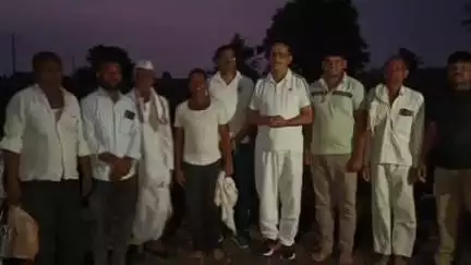 परभणी: पिंगळी शिवारात पोलीस अधीक्षक रवींद्रसिंह परदेशी यांनी साधला शेतकऱ्यांशी संवाद