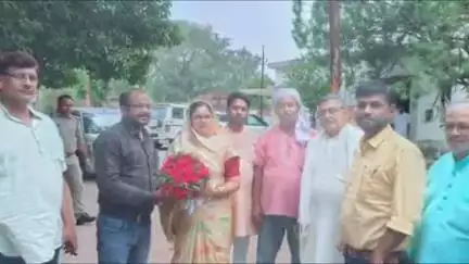 अतर्रा: नरैनी विधायिका ने भीषण गर्मी के दृष्टिगत विद्युत विभाग के अधिकारियों के साथ बैठक की, दिए दिशा निर्देश